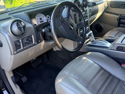 Used 2004 HUMMER H2 Luxury image 9