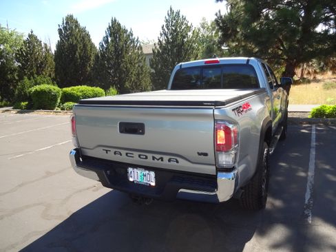 Used 2023 Toyota Tacoma TRD Off-Road w/ Black Out Package (TMS) AWD/4WD image 8