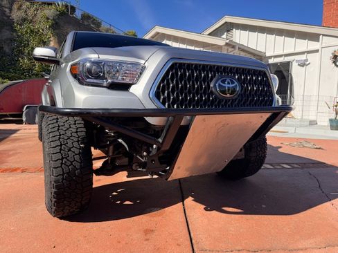 Used 2019 Toyota Tacoma TRD Sport image 12