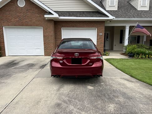 Used 2018 Toyota Camry XSE FWD image 5