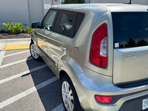 Used 2012 Kia Soul + w/ Audio Pkg image 10