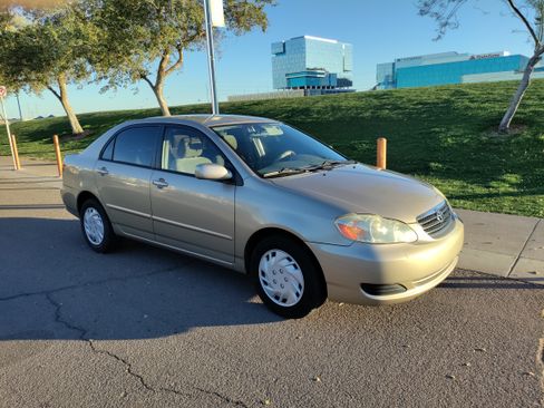 Used 2005 Toyota Corolla LE image 1