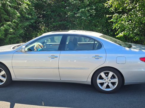 Used 2005 Lexus ES 330 FWD image 1