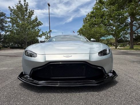 Used 2019 Aston Martin V8 Vantage Coupe RWD image 8