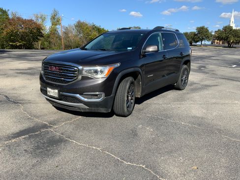Used 2017 GMC Acadia SLT image 1
