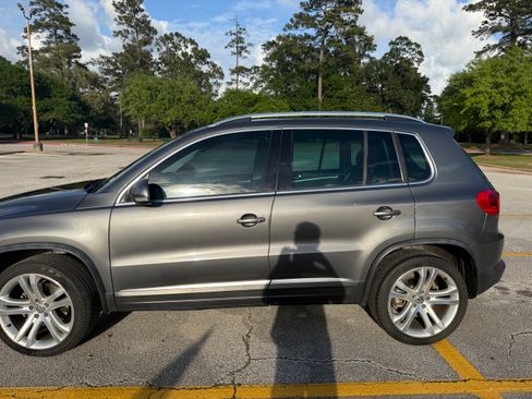 Used 2013 Volkswagen Tiguan SEL image 2