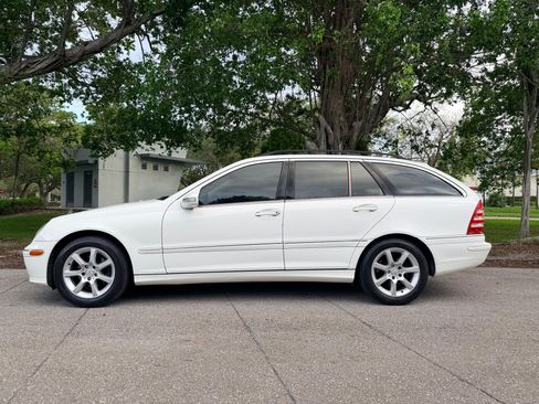 Used 2005 Mercedes-Benz C 240 Wagon w/ Sunroof Pkg image 2