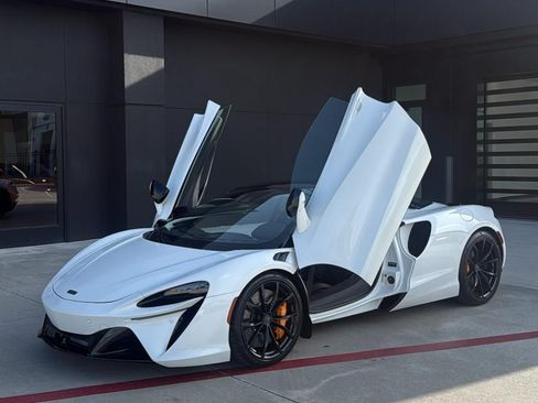 Used 2025 McLaren Artura Spider Convertible 2D image 8