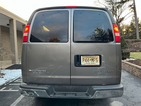 Used 2006 Chevrolet Express 3500 Extended Passenger w/ LT Preferred Equipment Group image 28