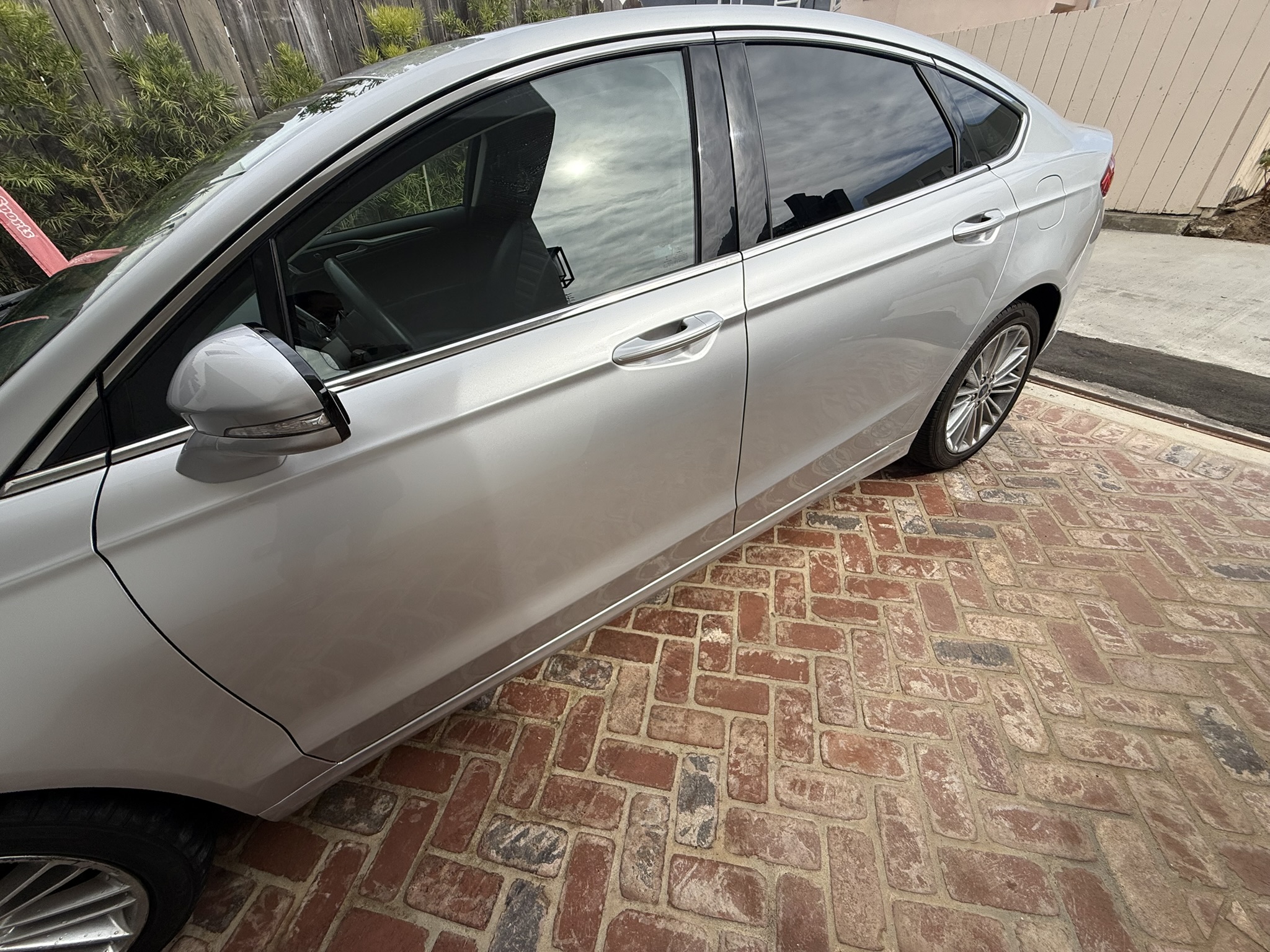 Used 2015 Ford Fusion SE w/ Equipment Group 202A FWD image 8
