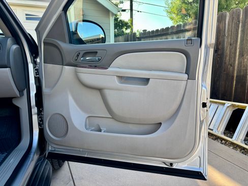 Used 2014 Chevrolet Tahoe LT AWD/4WD image 21