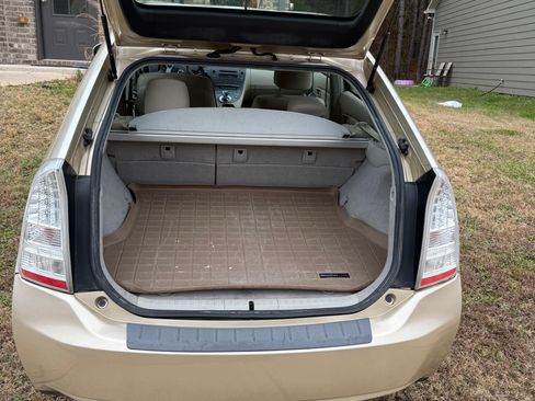 Used 2011 Toyota Prius Five image 6