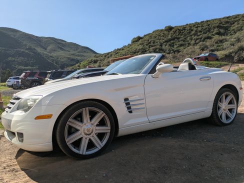 Used 2005 Chrysler Crossfire Limited image 2