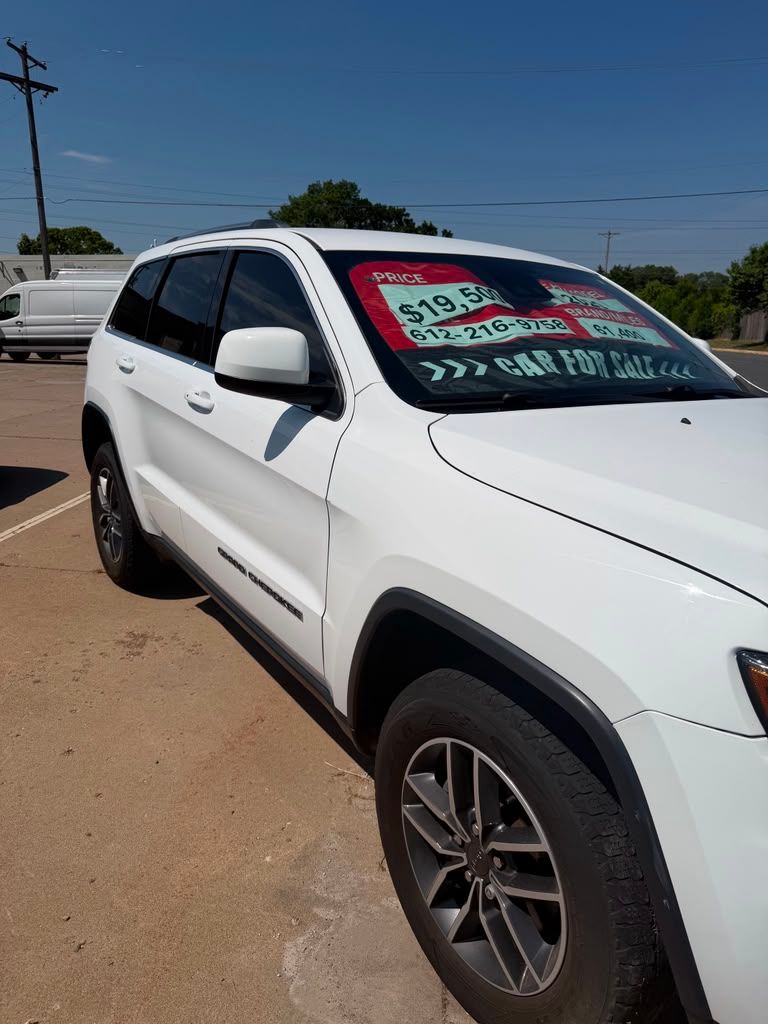 Used 2020 Jeep Grand Cherokee Laredo w/ Security & Convenience Group AWD/4WD image 8