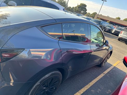 Used 2022 Tesla Model Y Long Range image 9