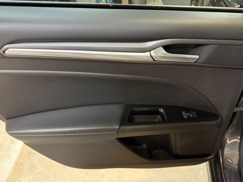 Used 2016 Ford Fusion Titanium image 16