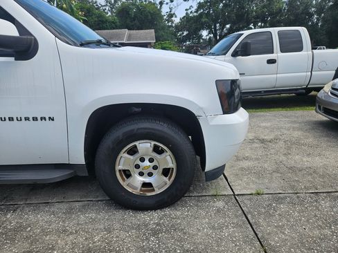 Used 2011 Chevrolet Suburban LT AWD/4WD image 5