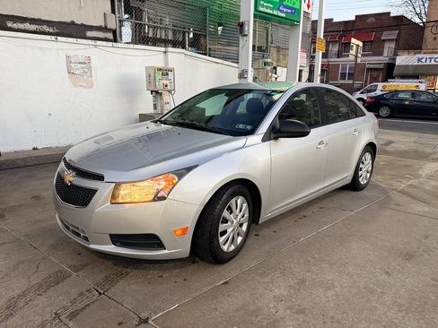Used 2014 Chevrolet Cruze LS image 1