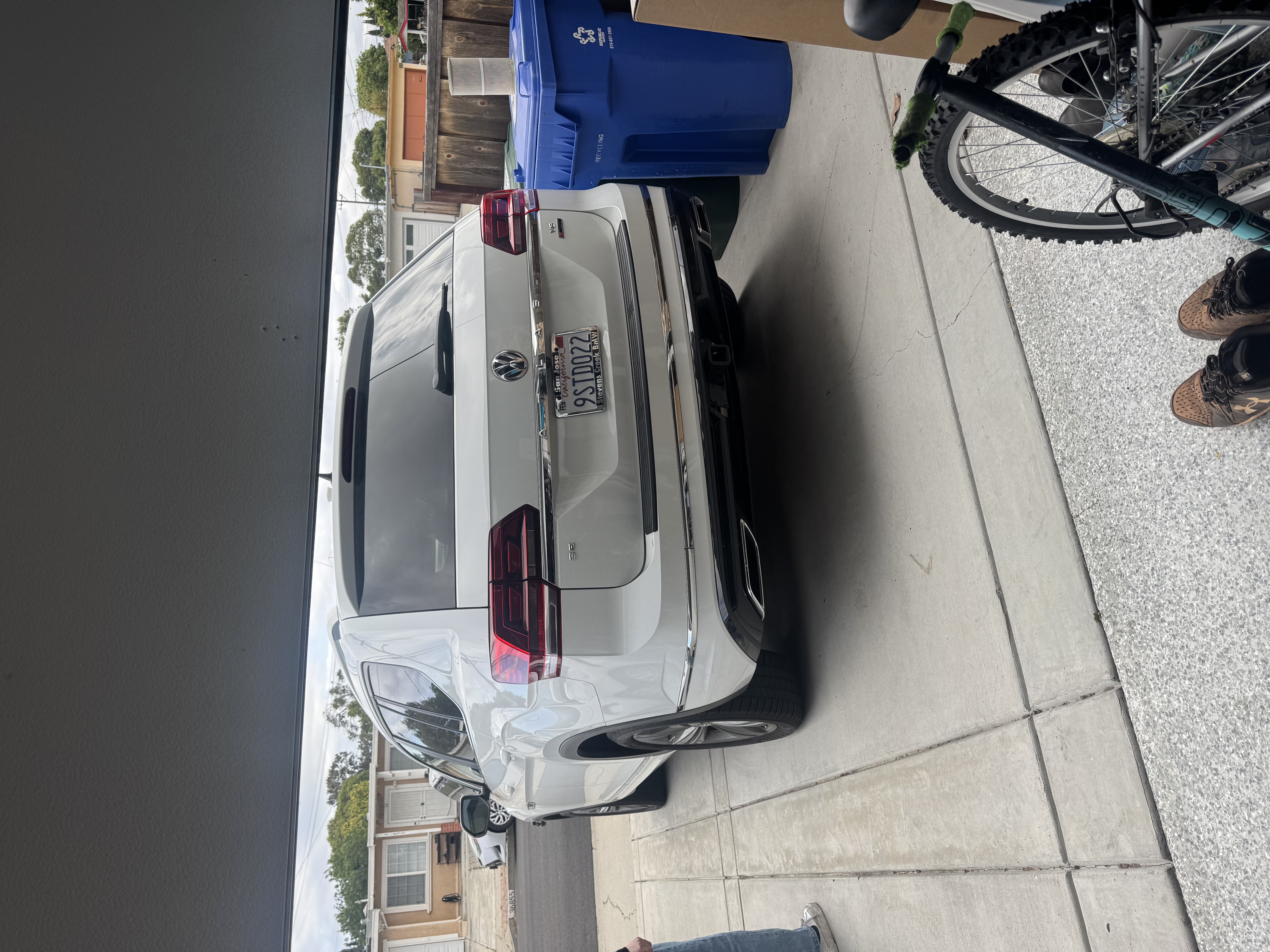 Used 2018 Volkswagen Atlas SE w/ R-Line Package AWD/4WD image 2