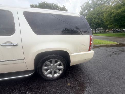 Used 2012 GMC Yukon XL Denali AWD/4WD image 5