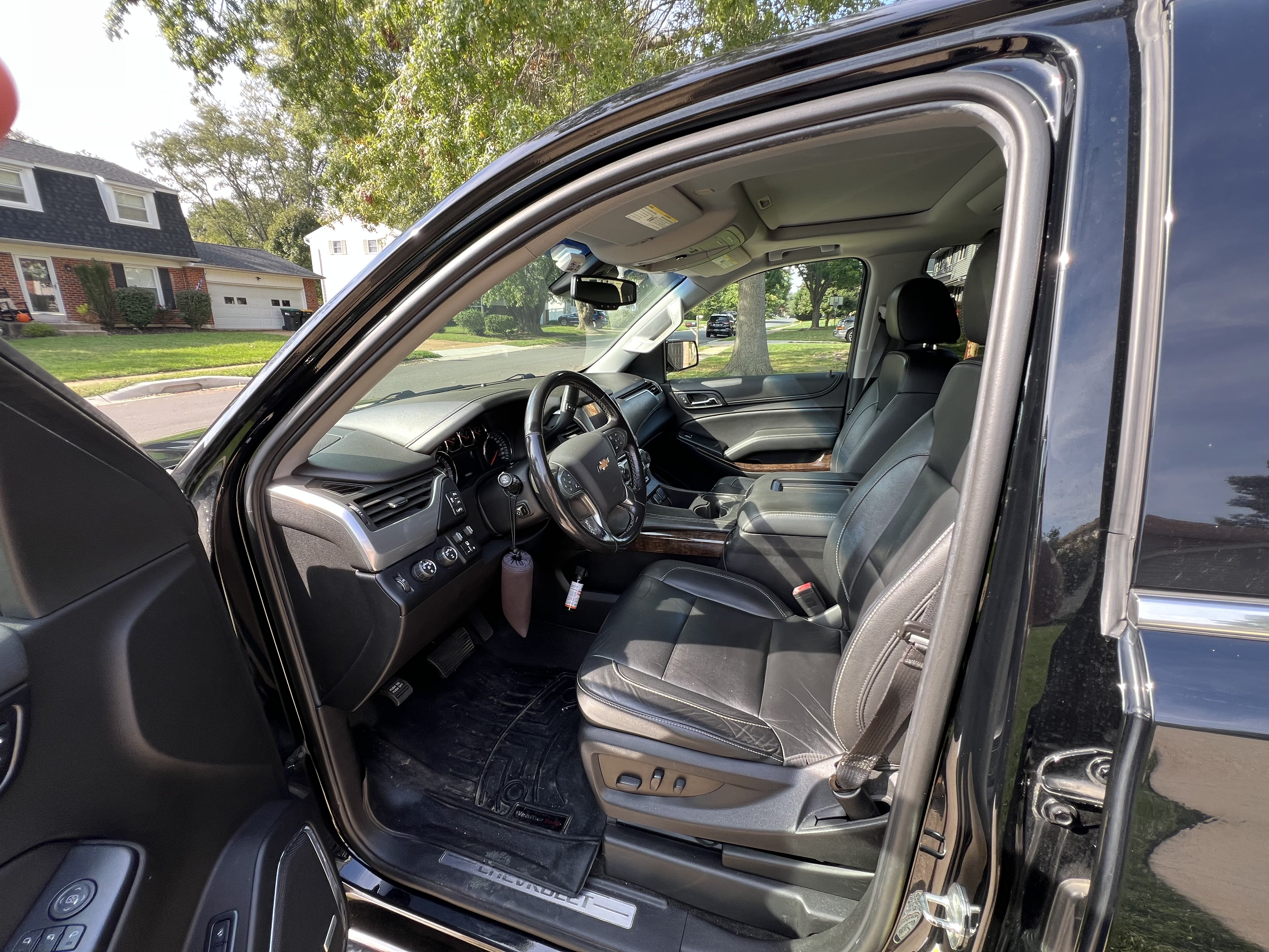 Used 2018 Chevrolet Tahoe LT w/ LT Signature Package AWD/4WD image 8