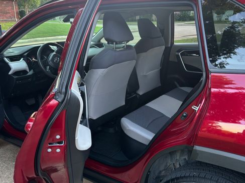 Used 2022 Toyota RAV4 XLE w/ Convenience Package AWD/4WD image 8