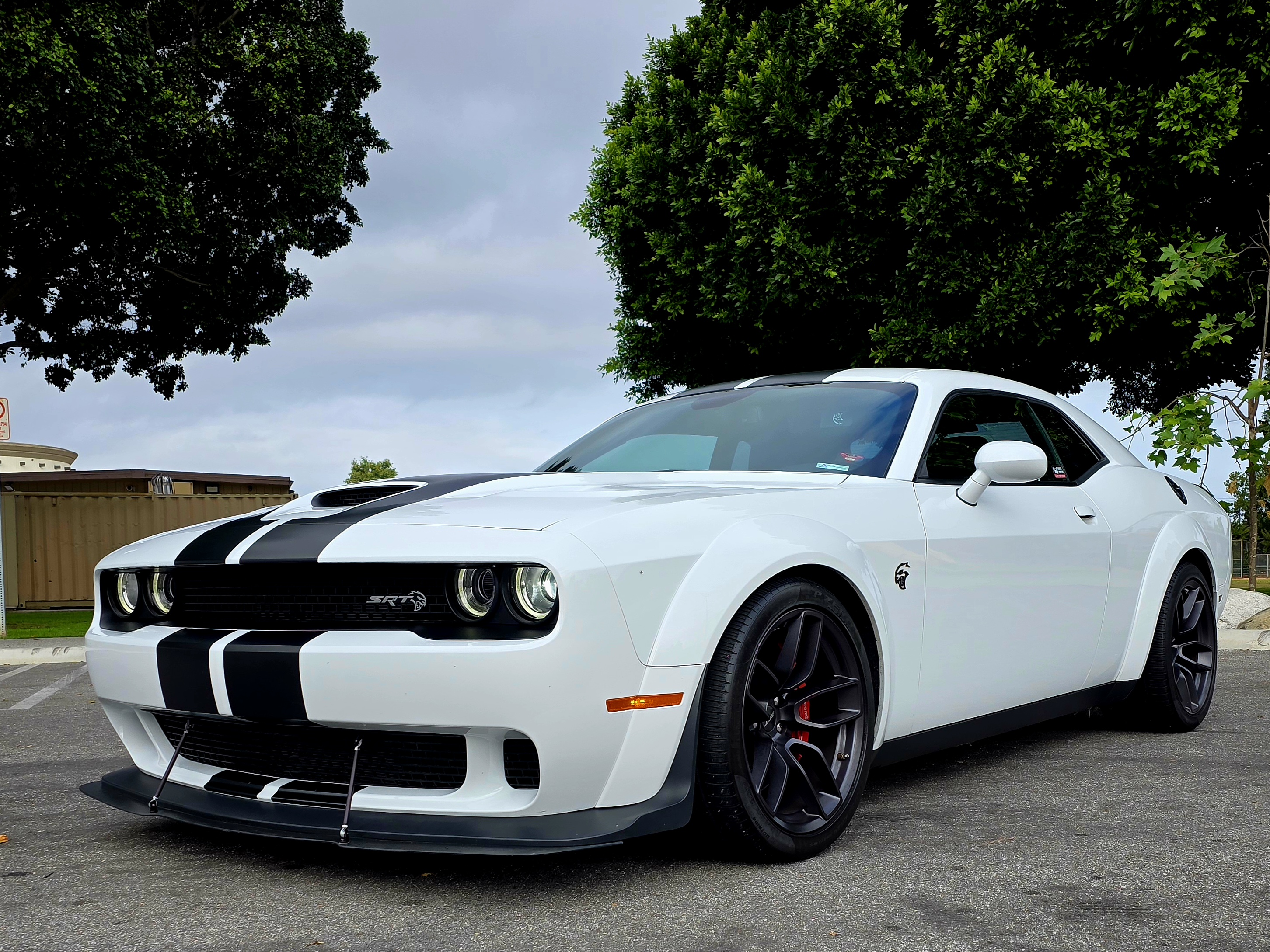 Used 2018 Dodge Challenger SRT Hellcat RWD image 1