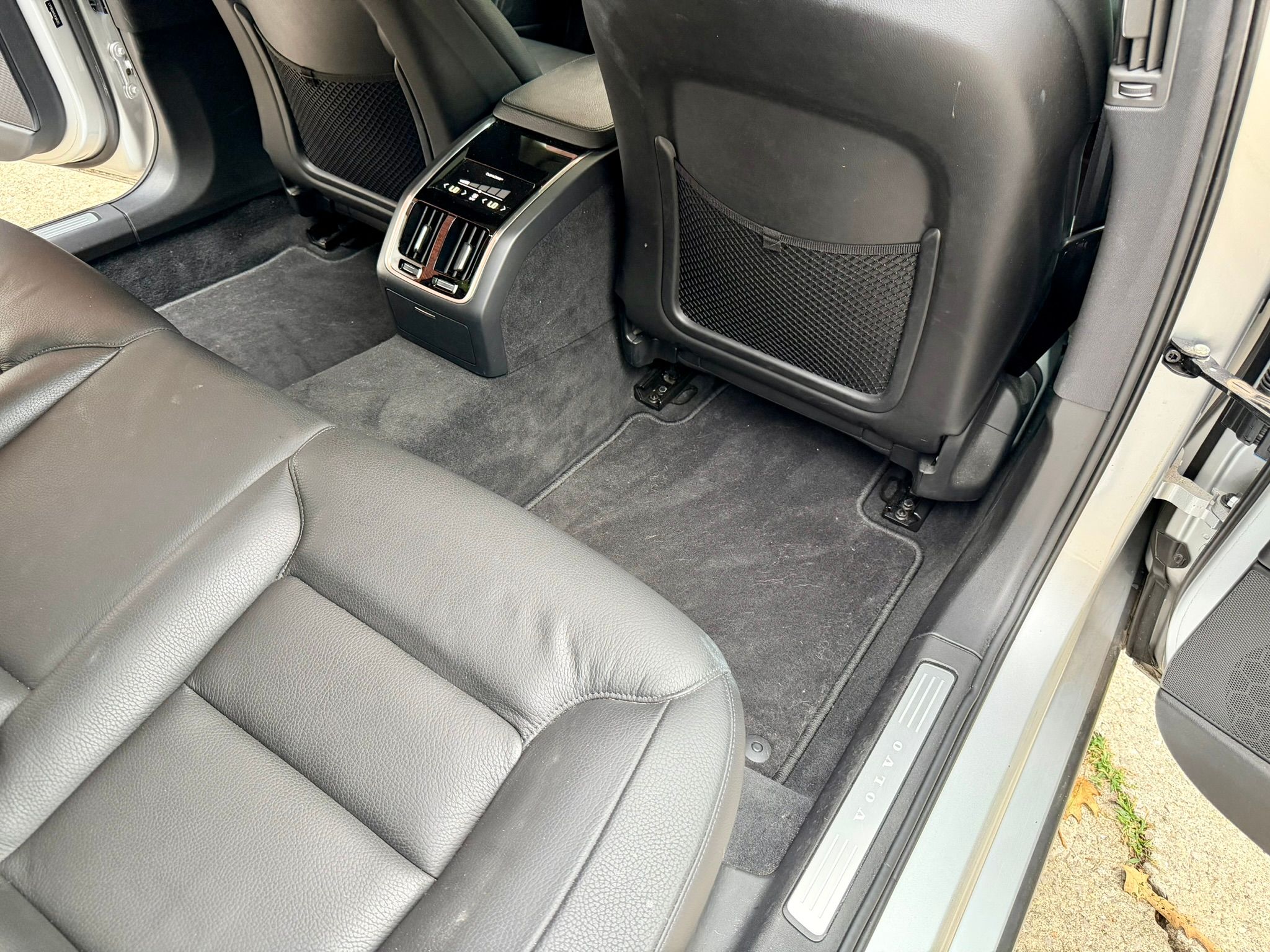 Used 2018 Volvo S90 T5 Momentum FWD image 22