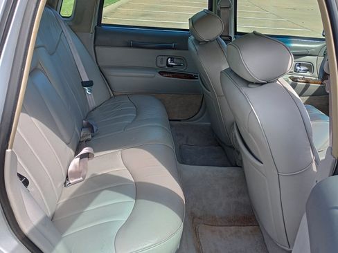 Used 1996 Lincoln Town Car Executive RWD image 17