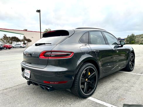 Used 2017 Porsche Macan Turbo image 27