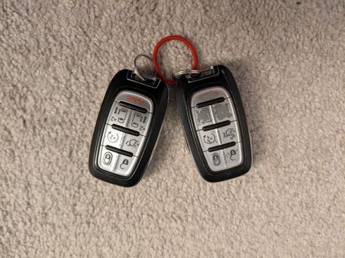 Used 2018 Chrysler Pacifica Touring-L image 29