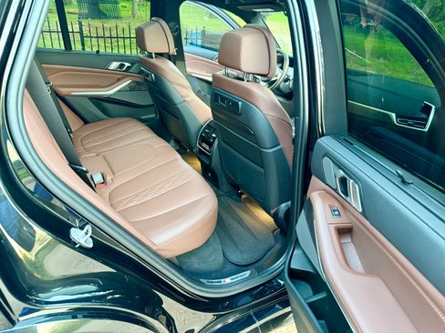 Used 2021 BMW X5 xDrive40i w/ M Sport Package image 17