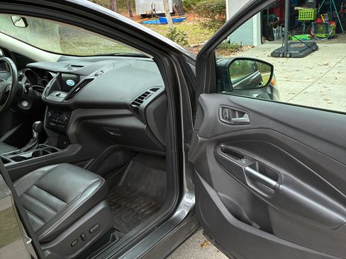 Used 2017 Ford Escape SE w/ SE Leather Comfort Package image 9