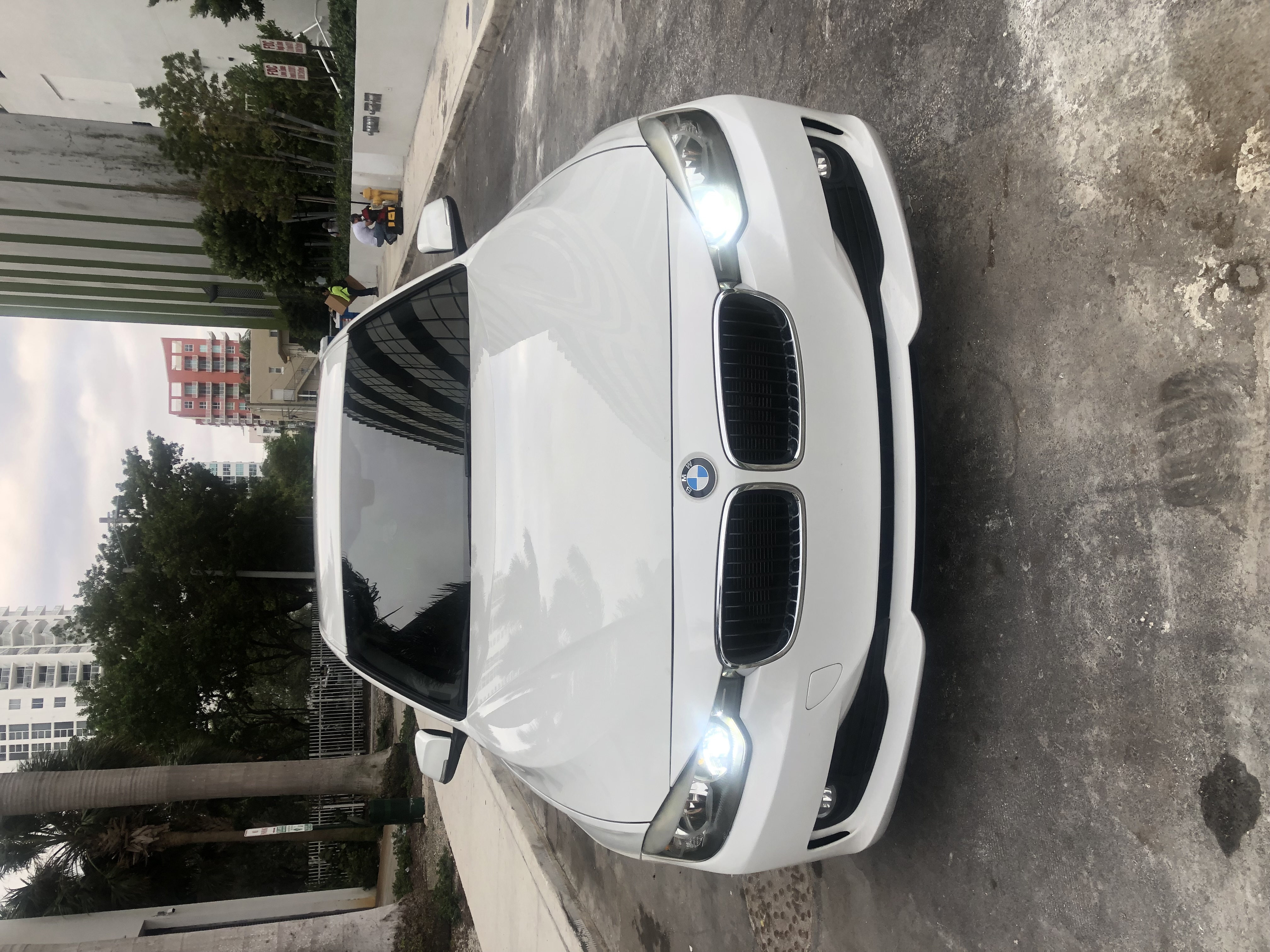 Used 2015 BMW 320i Sedan RWD image 1