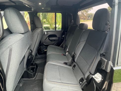 Used 2025 Jeep Gladiator Sport AWD/4WD image 20