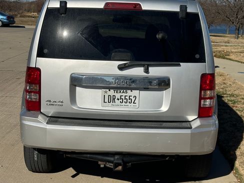 Used 2012 Jeep Liberty Limited Jet w/ Comfort/Convenience Group image 8