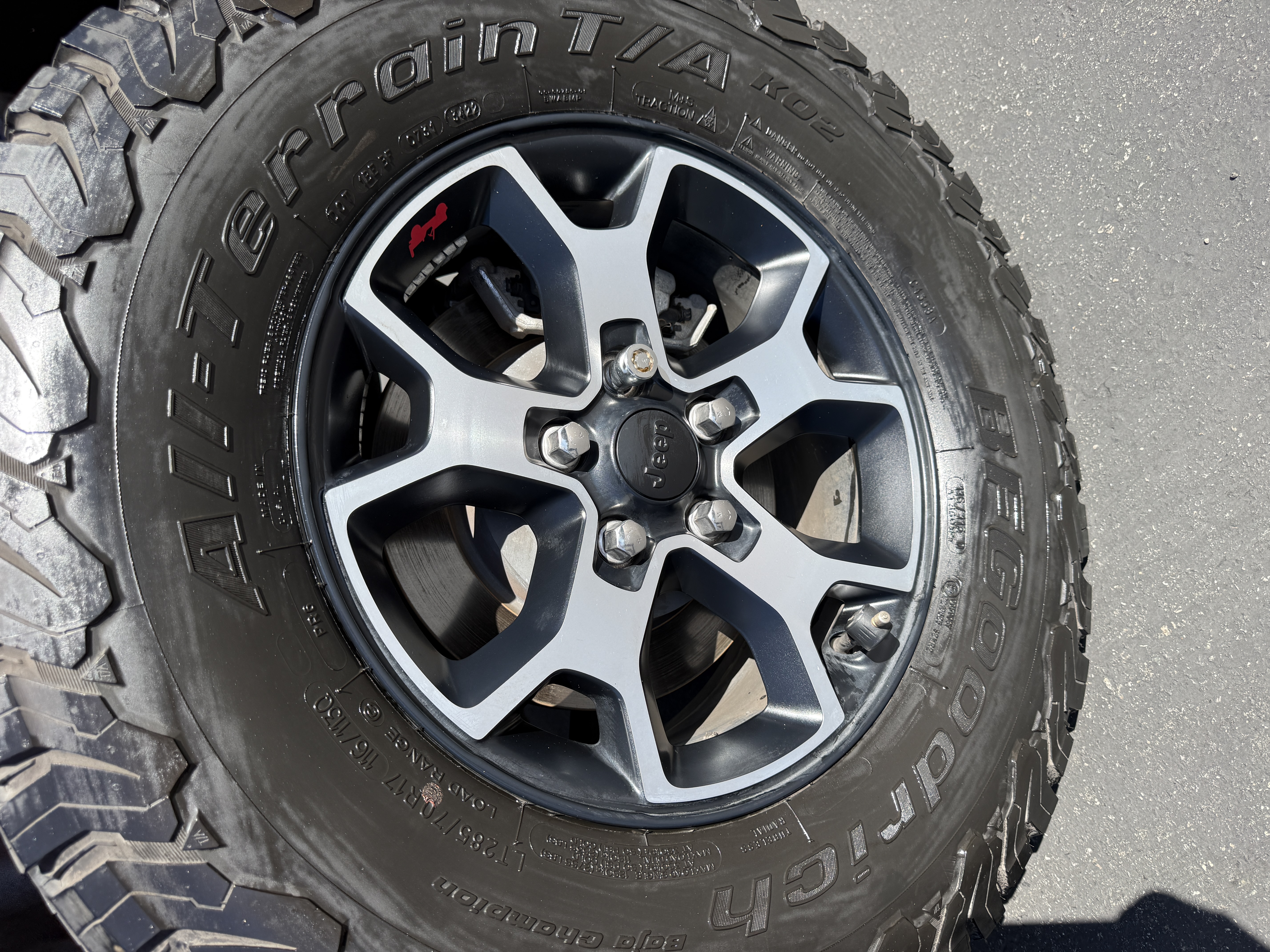 Used 2023 Jeep Wrangler Rubicon w/ LED Lighting Group AWD/4WD image 12