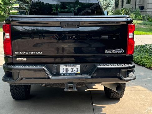 Used 2022 Chevrolet Silverado 2500 High Country w/ Z71 Off-Road Package AWD/4WD image 4