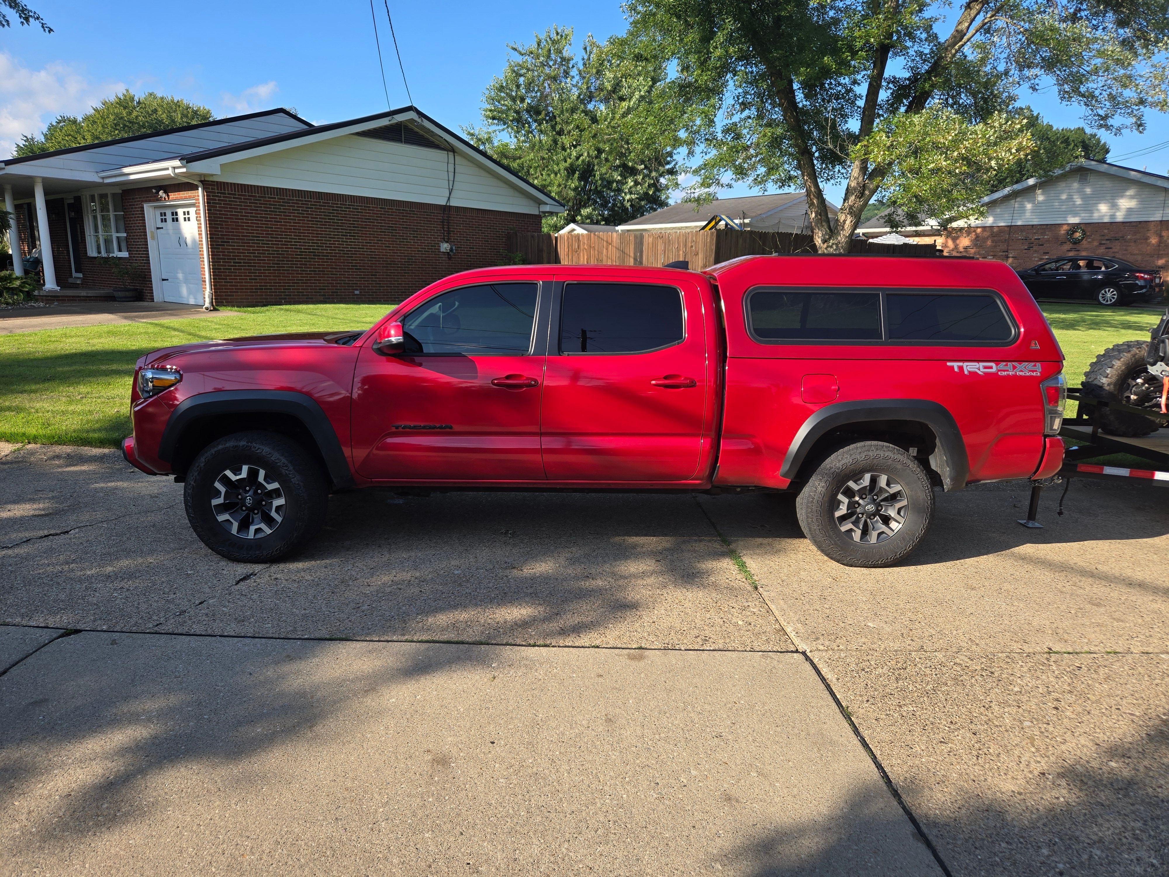 Used 2023 Toyota Tacoma TRD Off-Road w/ Technology Package AWD/4WD image 6