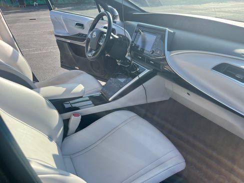 Used 2019 Toyota Mirai image 8