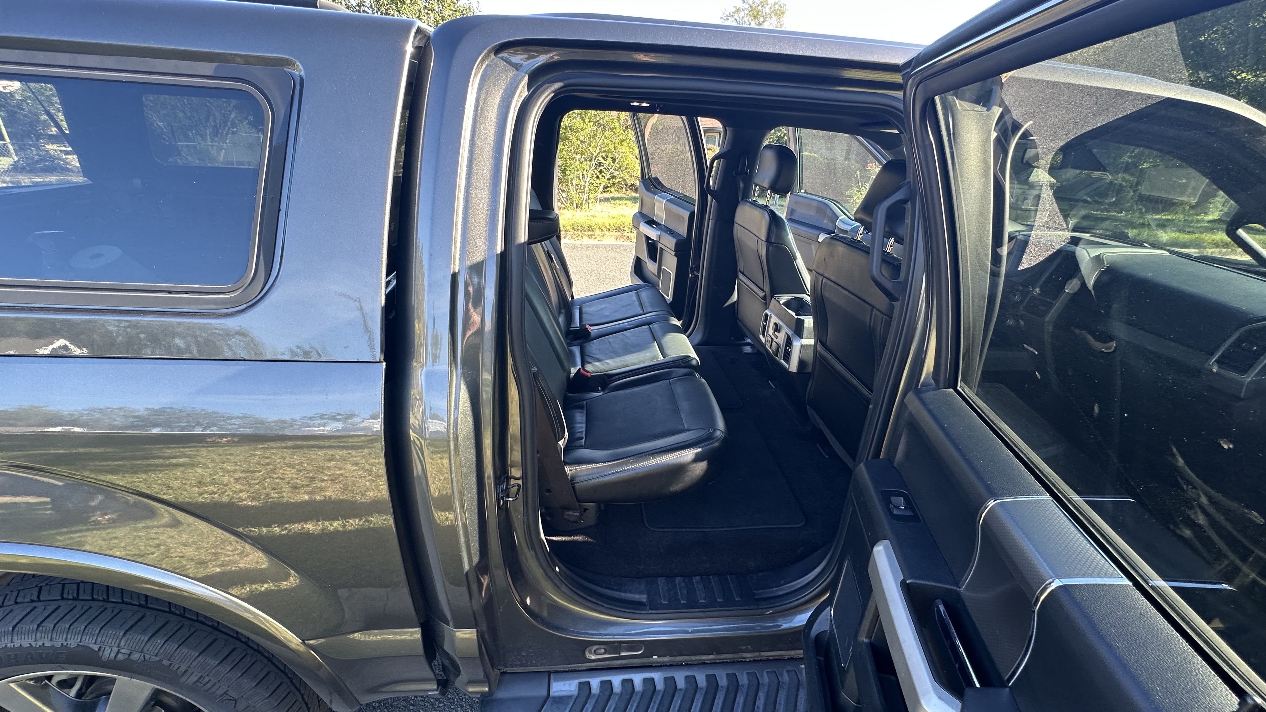 Used 2017 Ford F150 Lariat w/ Equipment Group 502A Luxury AWD/4WD image 20