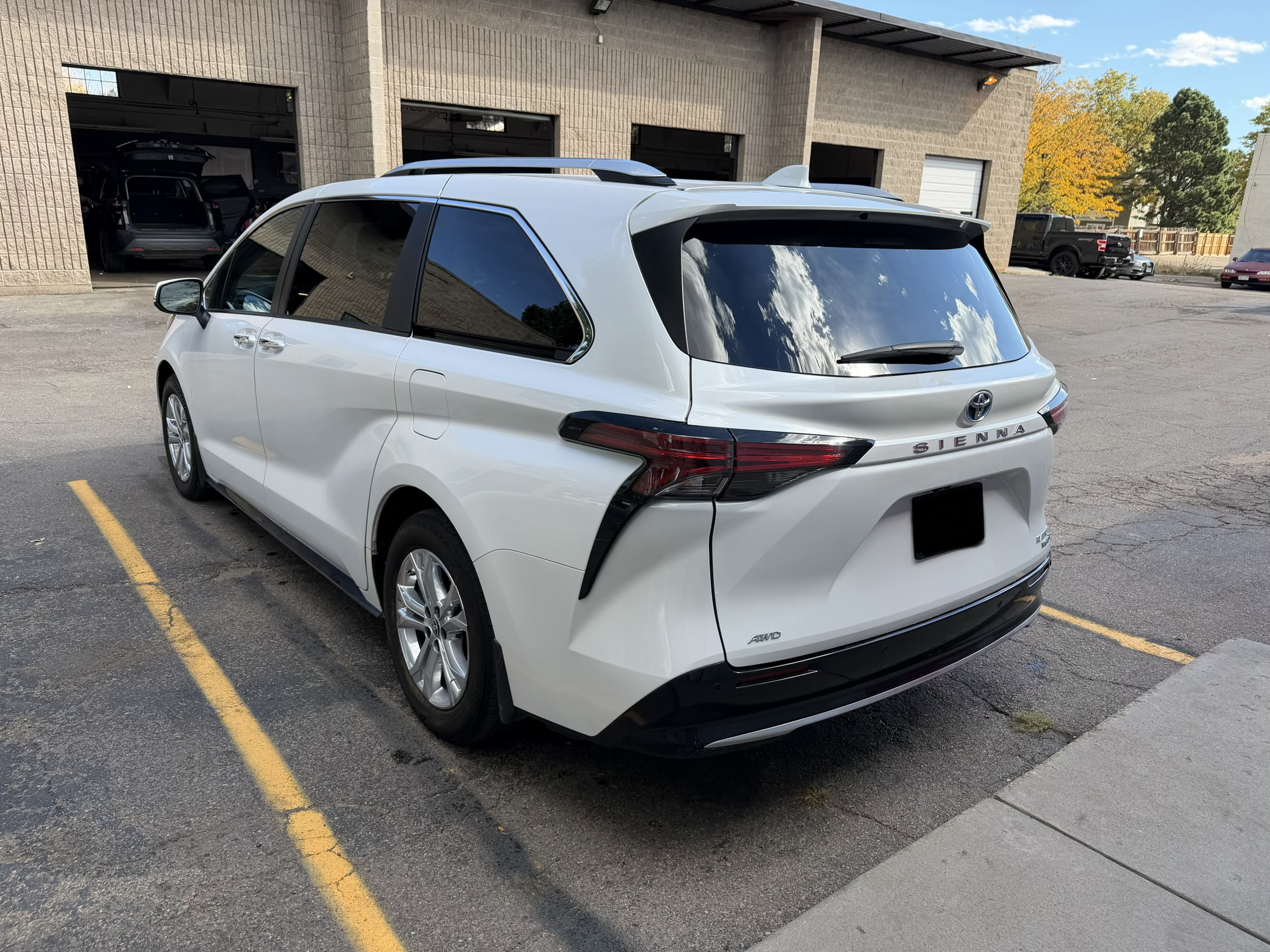 Used 2024 Toyota Sienna Platinum AWD/4WD image 1