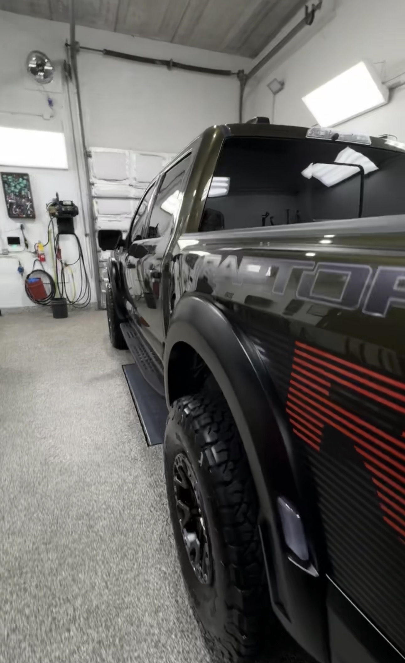 Used 2025 Ford F150 Raptor w/ Equipment Group 803A Raptor R AWD/4WD image 7