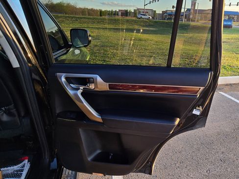 Used 2010 Lexus GX 460 image 16