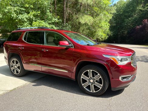 Used 2018 GMC Acadia Denali w/ Technology Package FWD image 2