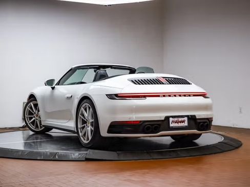 Used 2022 Porsche 911 Carrera image 4