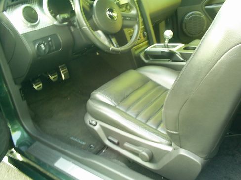 Used 2008 Ford Mustang GT RWD image 8