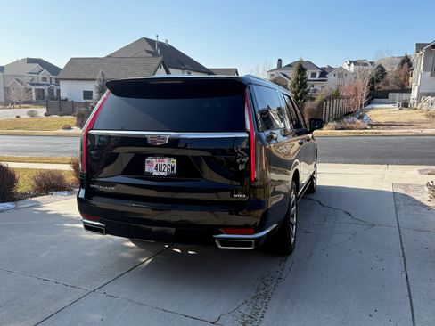 Used 2022 Cadillac Escalade ESV Premium Luxury Platinum image 9