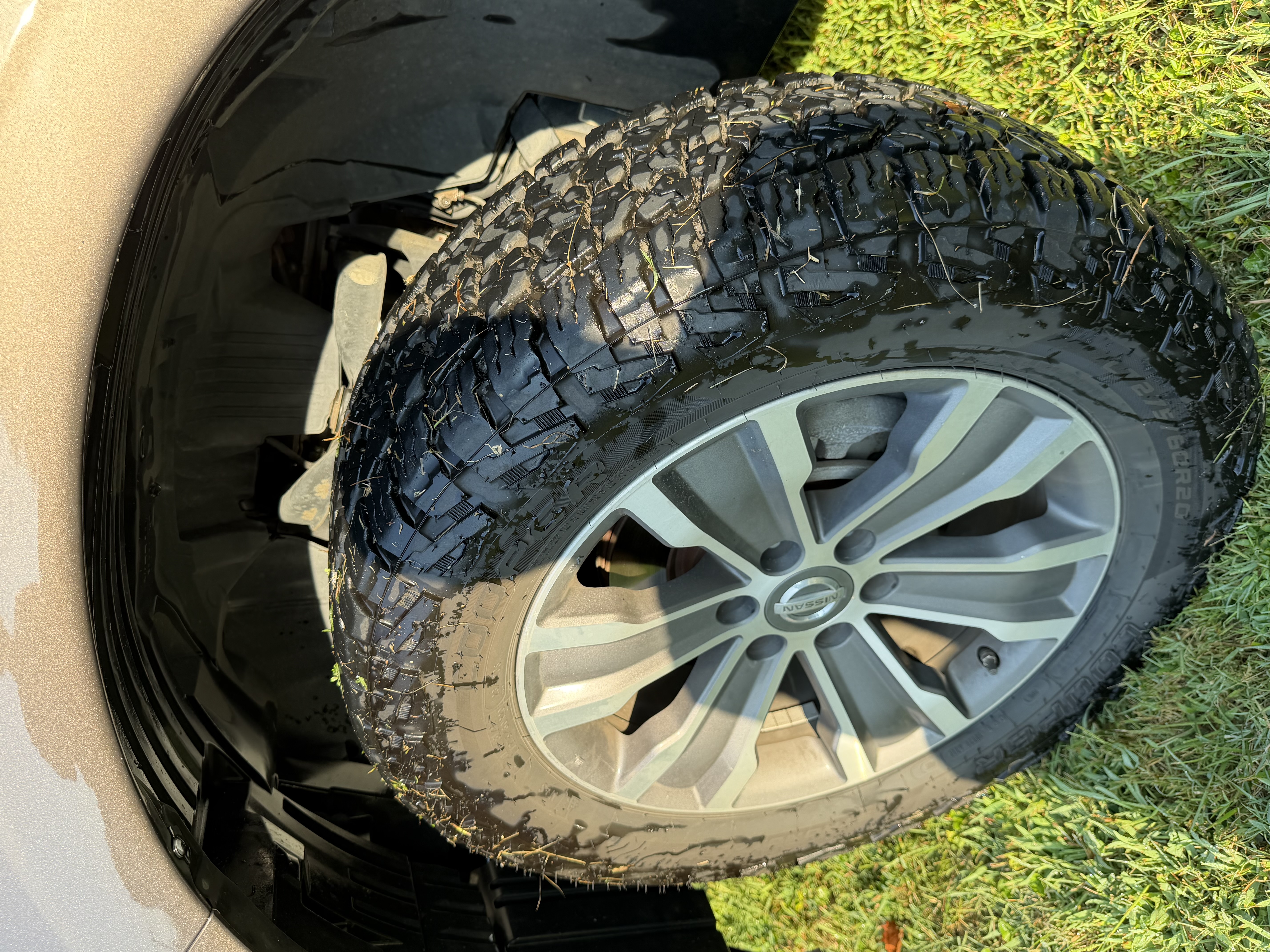 Used 2018 Nissan Titan SL AWD/4WD image 19