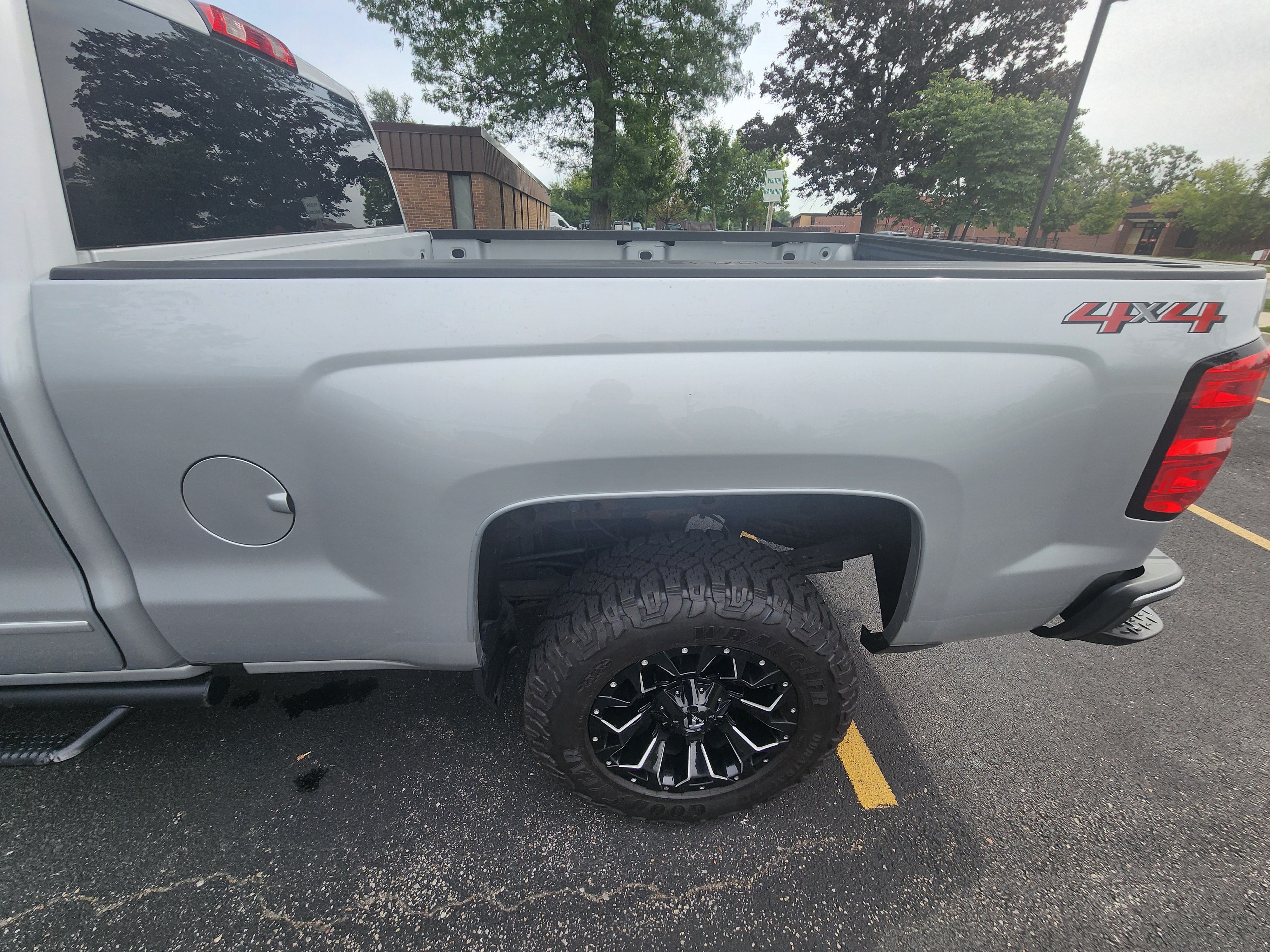 Used 2018 Chevrolet Silverado 1500 LT w/ All Star Edition AWD/4WD image 11